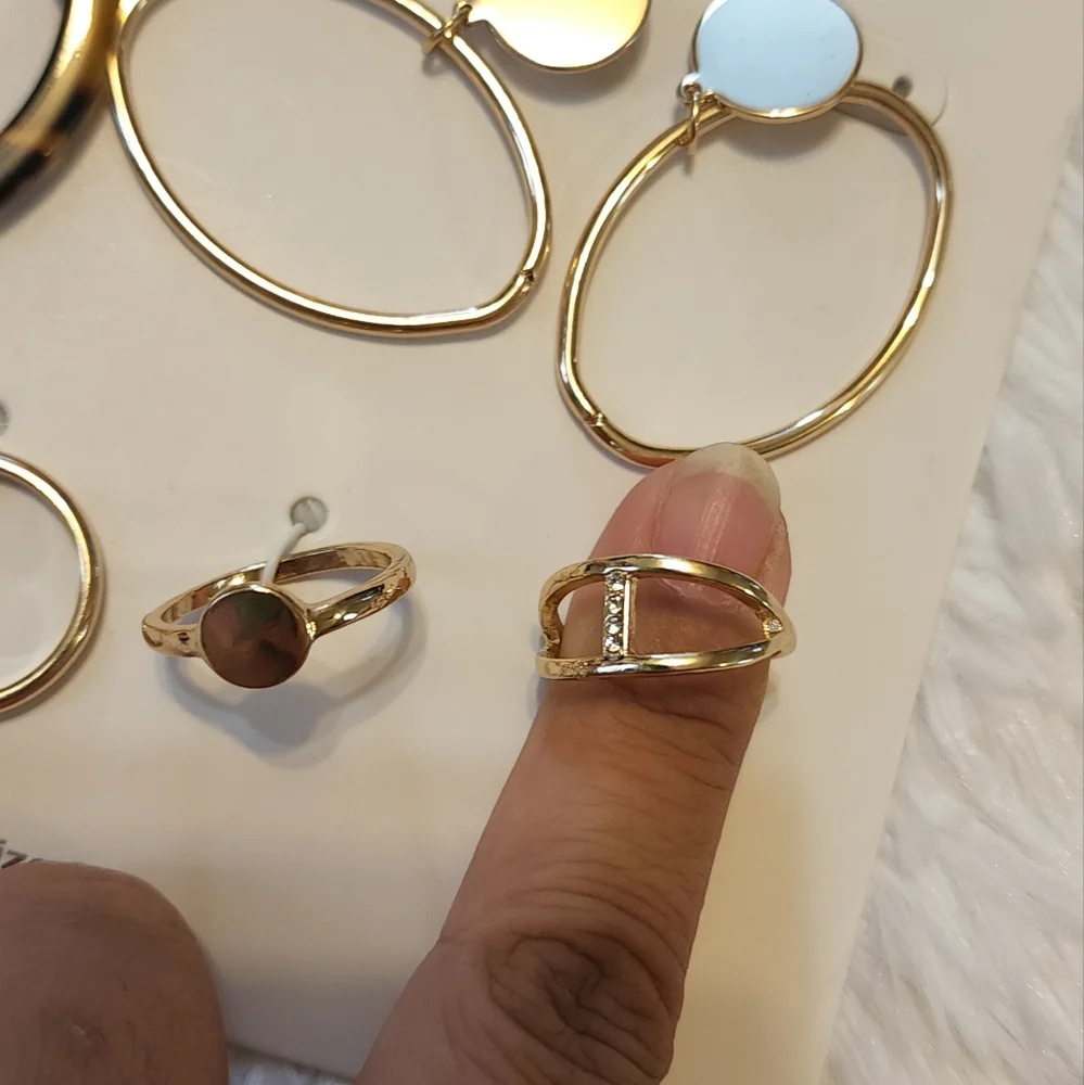 Earings and Rings - Picture 5 of 5